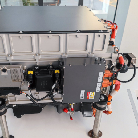 เครื่องผลิตไฟฟ้าไฮโดรเจนแบบเซลล์เชื้อเพลิง PEM ที่เย็นเป็นของเหลวขนาด 60kW ด้วยความบริสุทธิ์ของไฮโดรเจน 99.99%